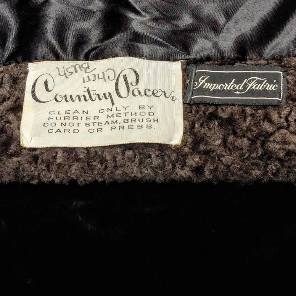 SOLD Vintage faux fur hooded cape coat - Picture 5 of 8